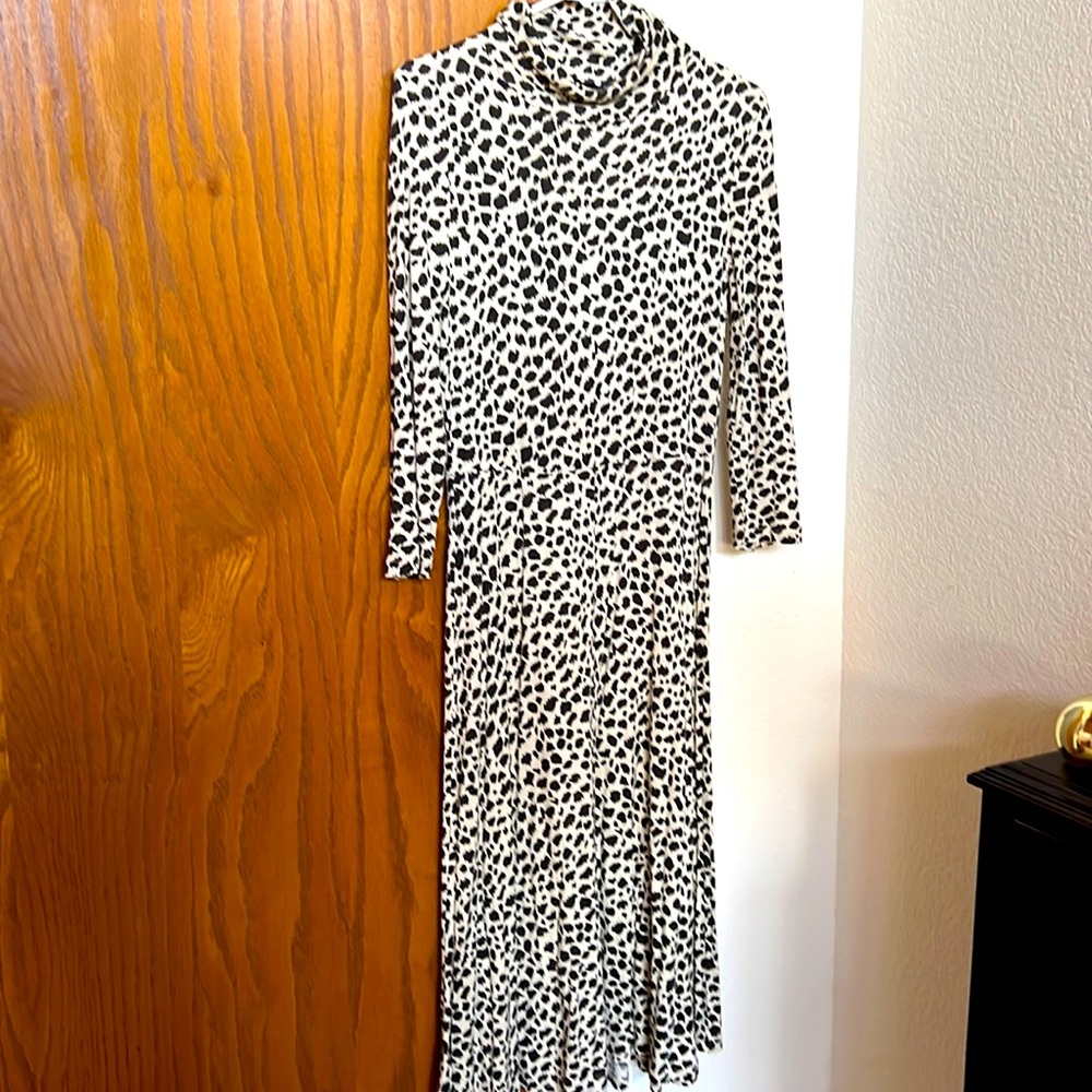 Good condition. MNG Suit knit dress size M Animal print black/beige
